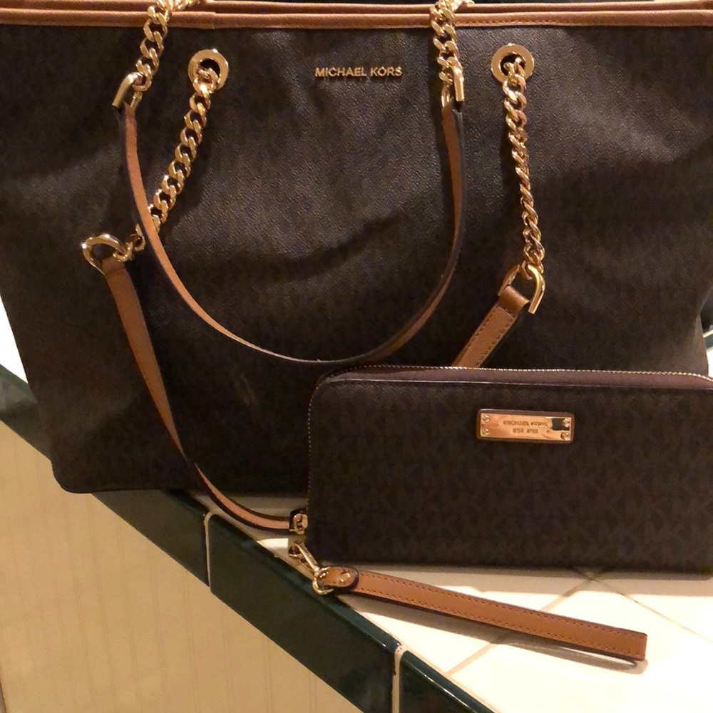 Michael Kors large signature tote matching wallet